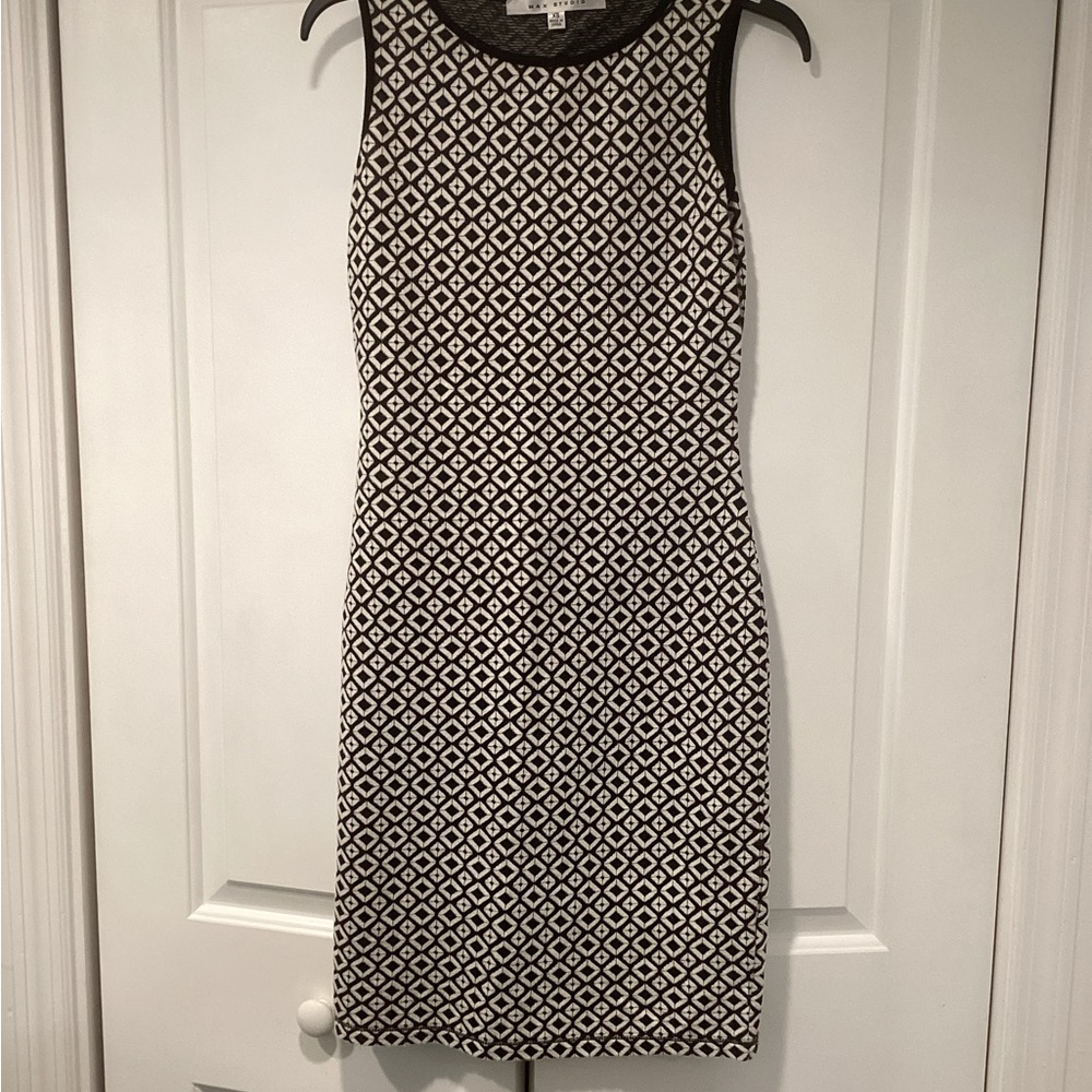 Max Studio Black and White Geometric Midi Dress